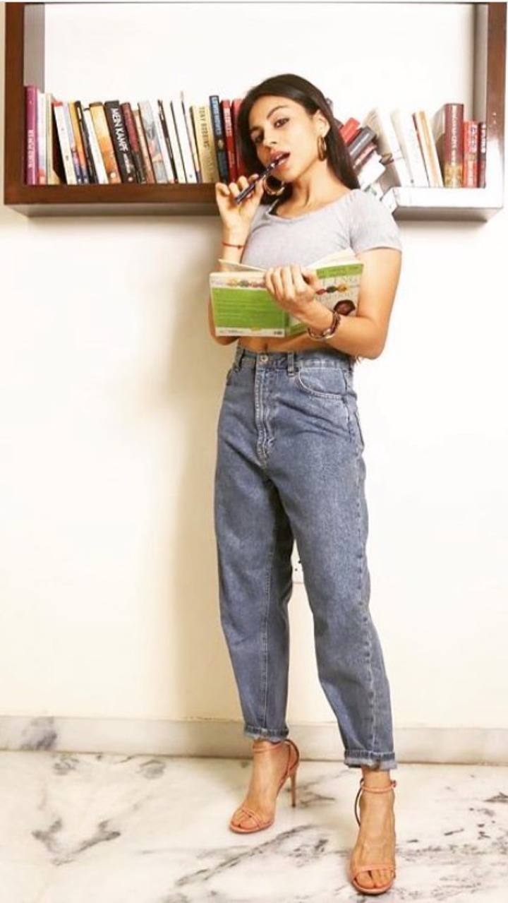 simran khosla feet 3