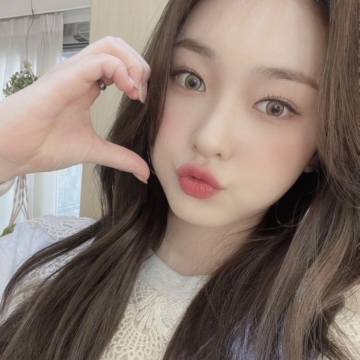 sinae lara moon feet