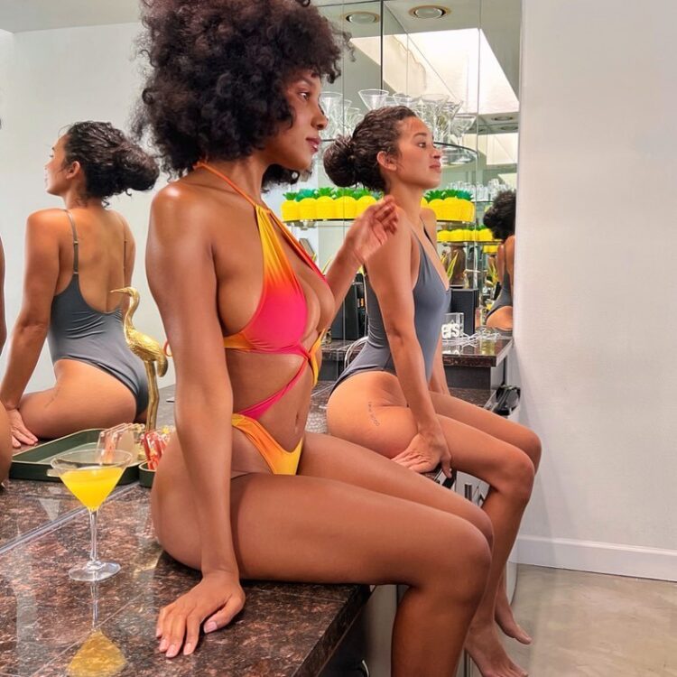 sinead de vries feet 3