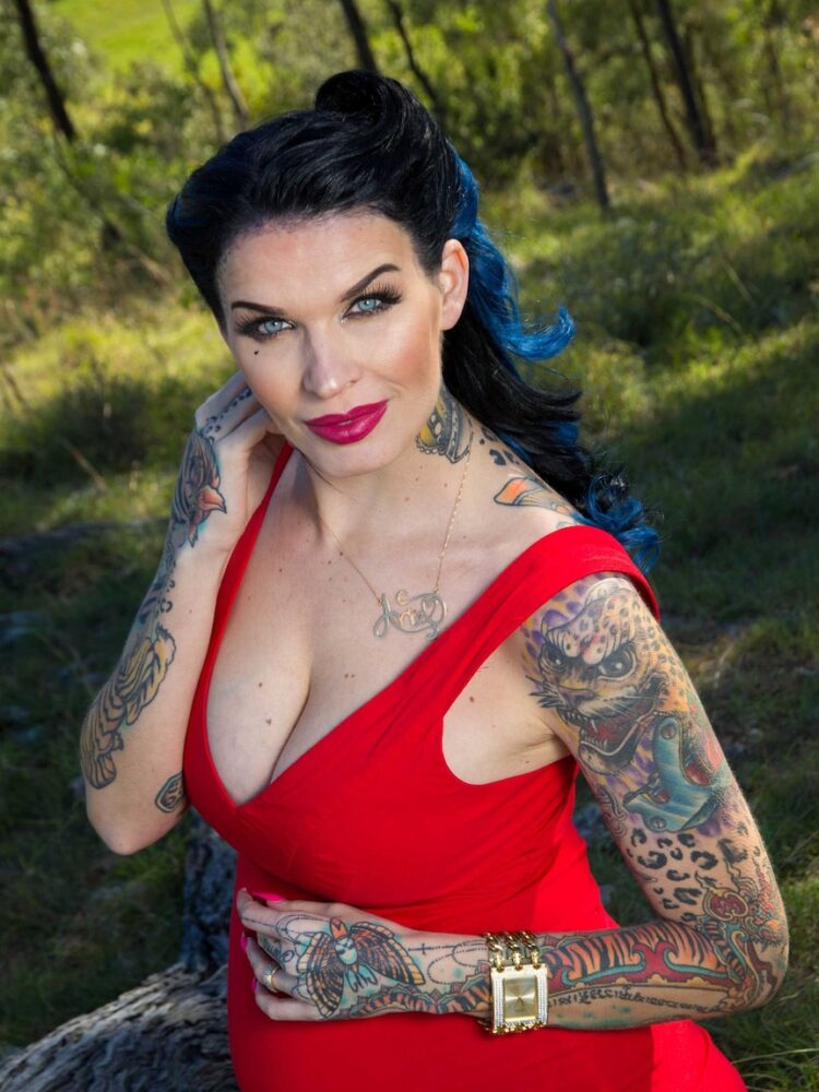 sini ariell bonds feet 3