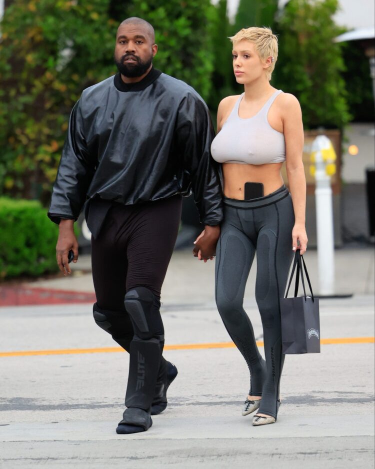 sister censor feet 1 scaled