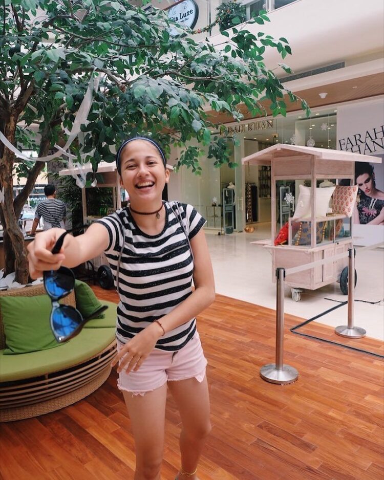 sitha dewi marino feet 3