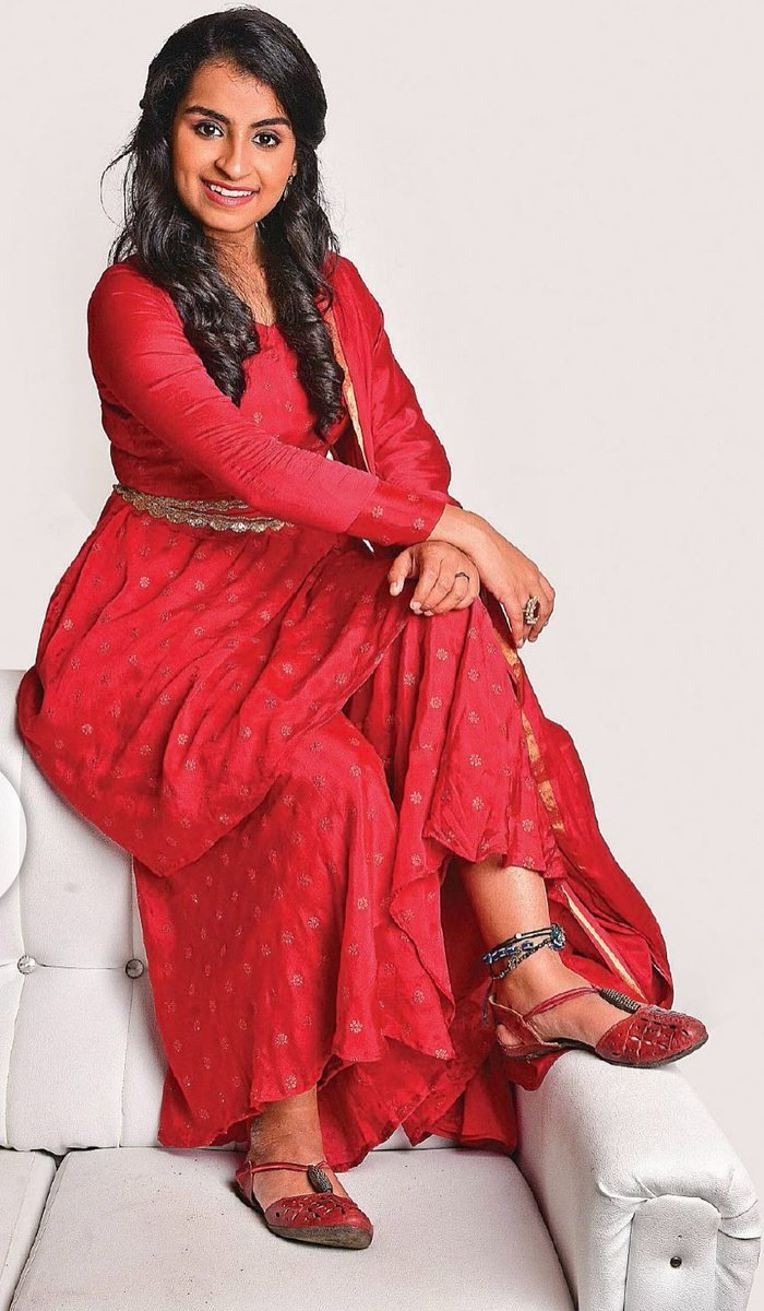 sivaangi krishnakumar feet 1