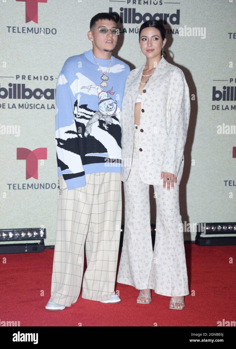 sky rompiendo feet 3