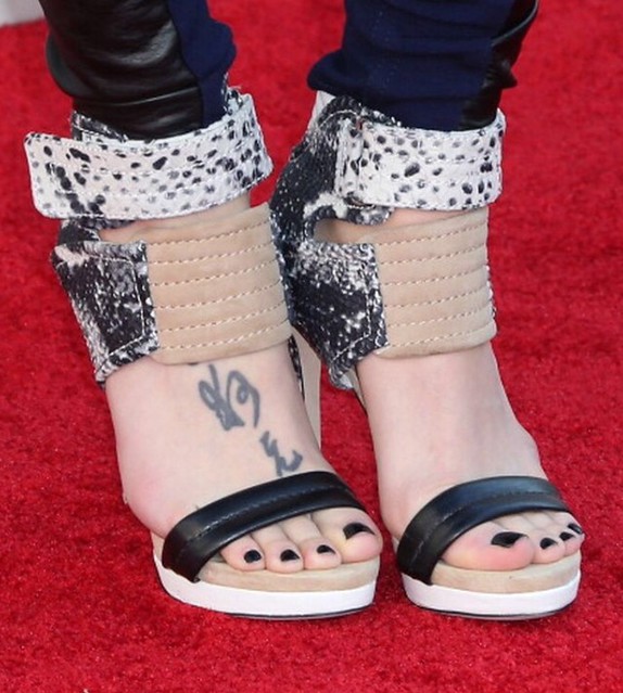 skylar grey feet 2