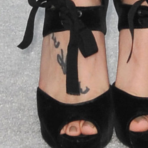 skylar grey feet 4