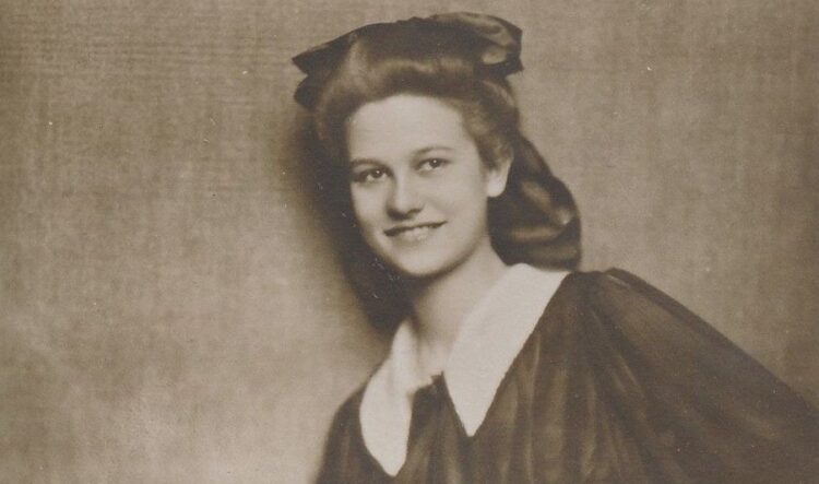 sophie duchess of hohenberg bikini pics feet 6