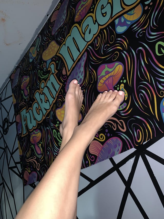 trippy draws feet 2