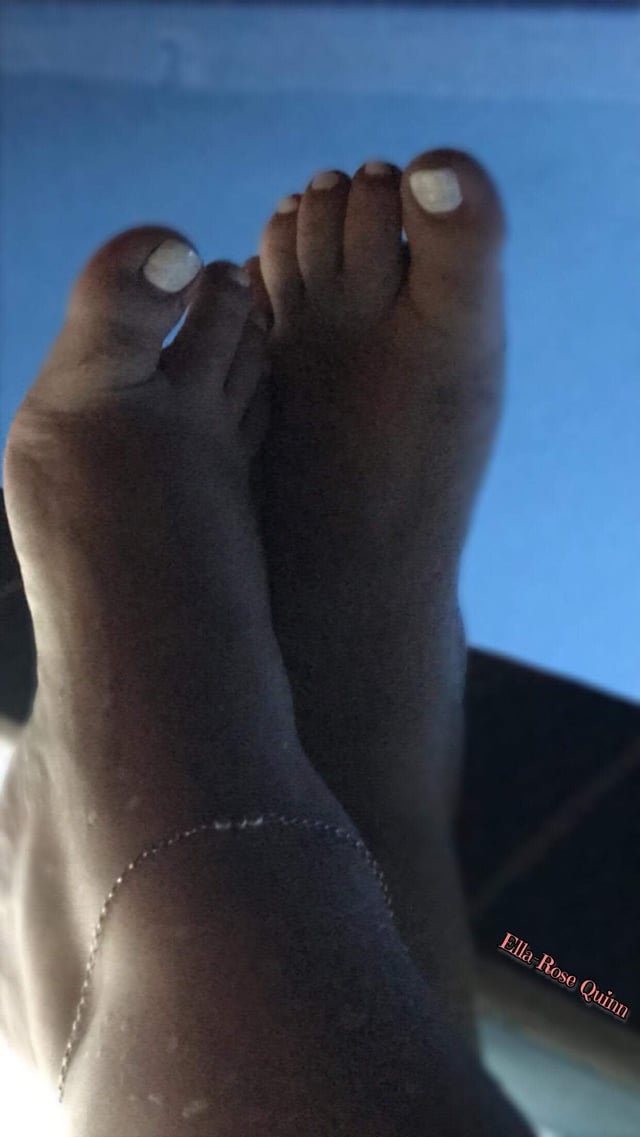 xoxo ella feet 4