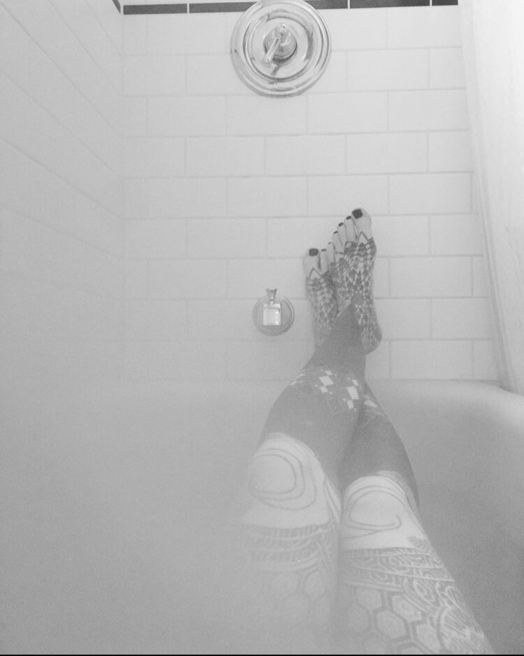 laura jane grace feet 6