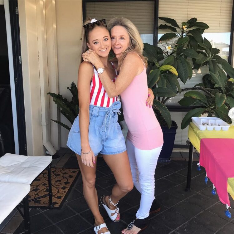 rybka twins mum feet