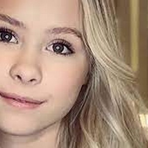 smilla cryssanthander feet 5