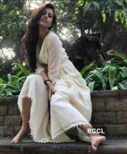 smriti kalra feet 4