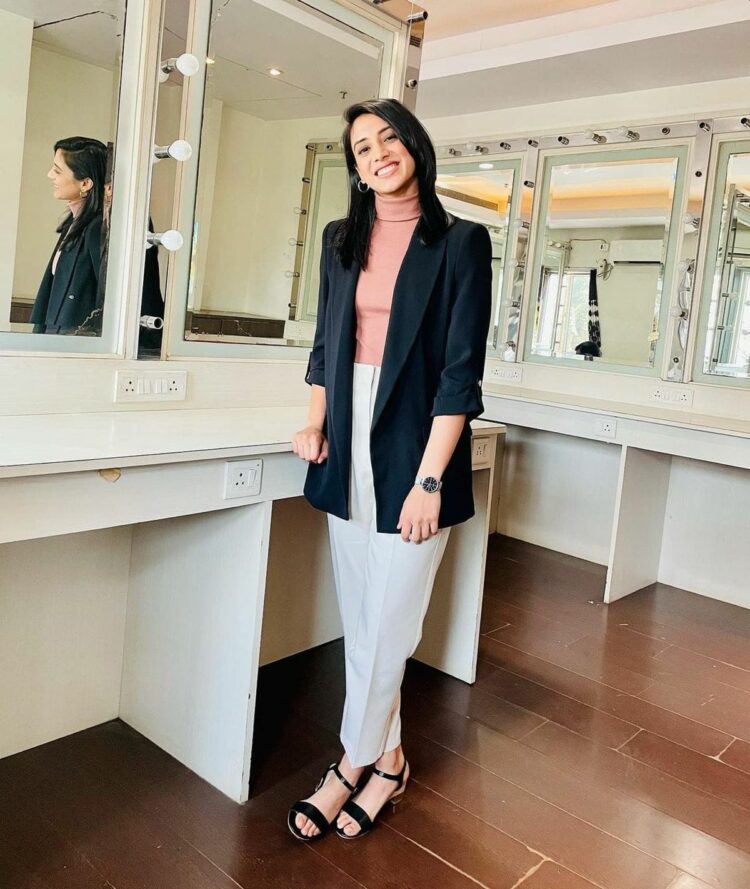 smriti mandhana feet 4