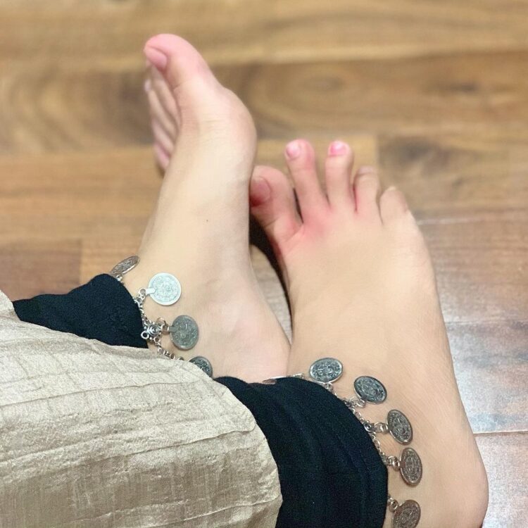 sneha wagh feet