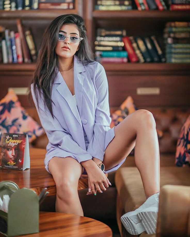 snigdhahelenite feet 5