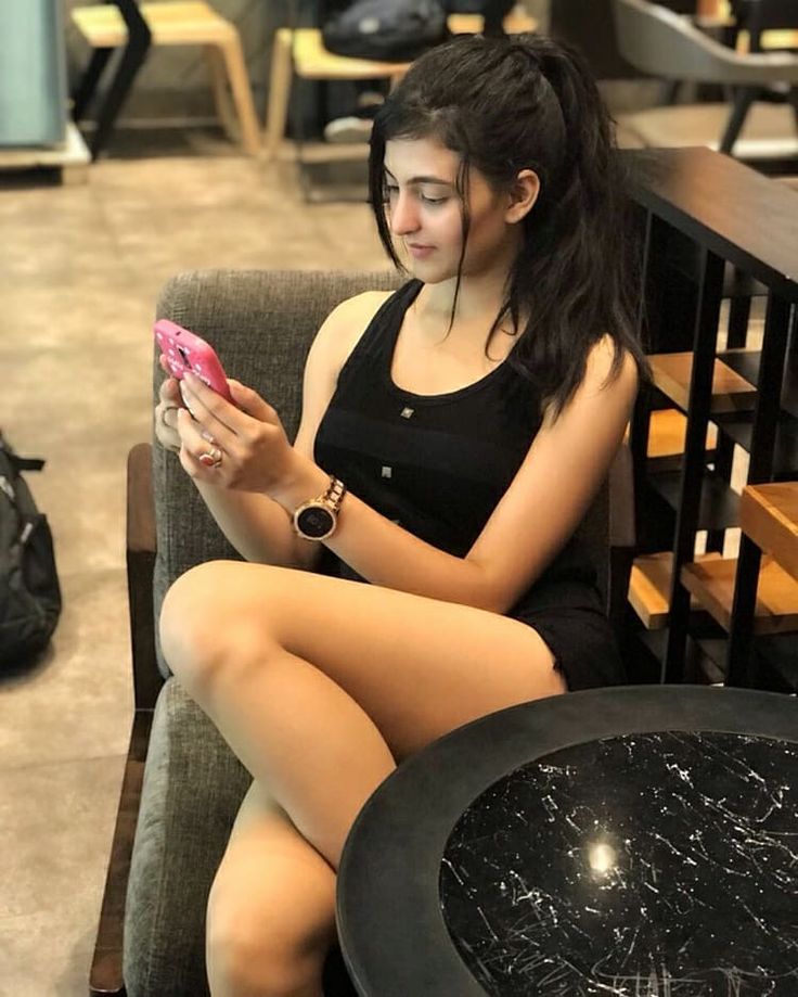 snigdhahelenite feet 6