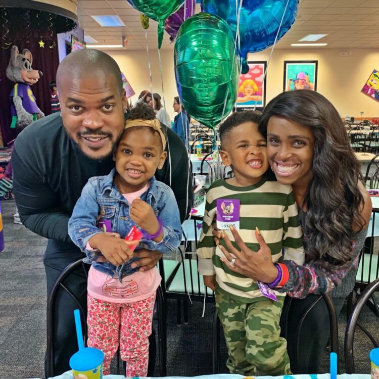 socialite sande feet 3