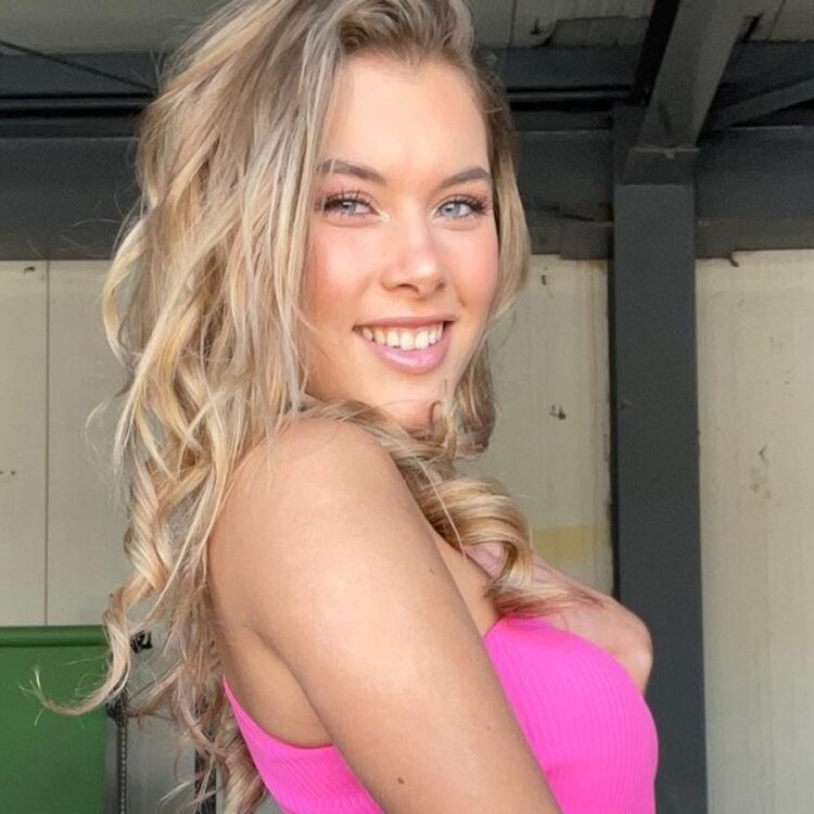 sofia munoz feifel feet 3