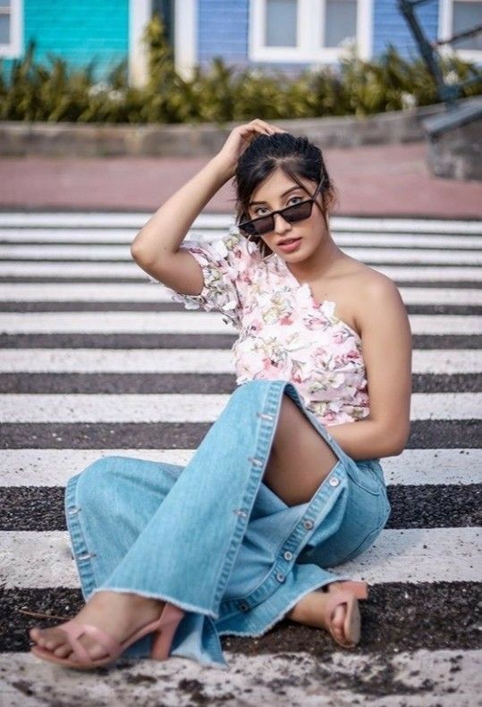 somya daundkar feet 3