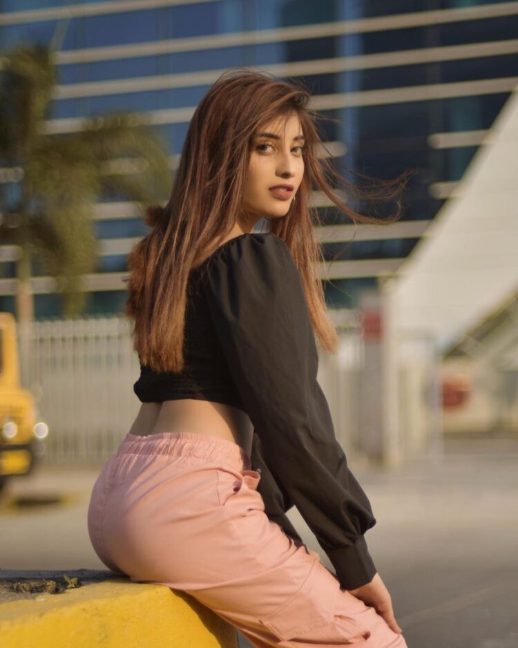 somya daundkar feet 5