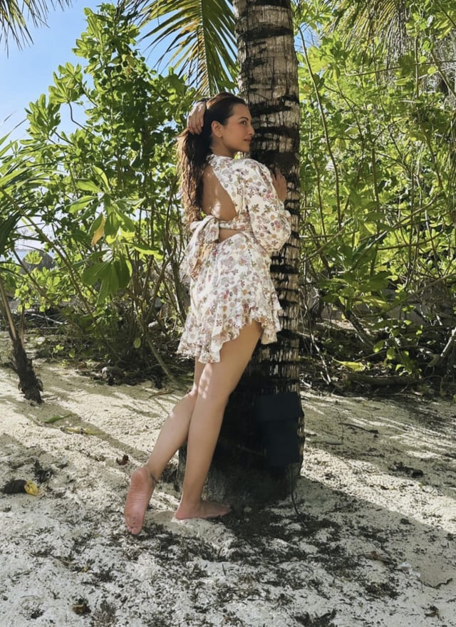 sonakshi sinha feet 5