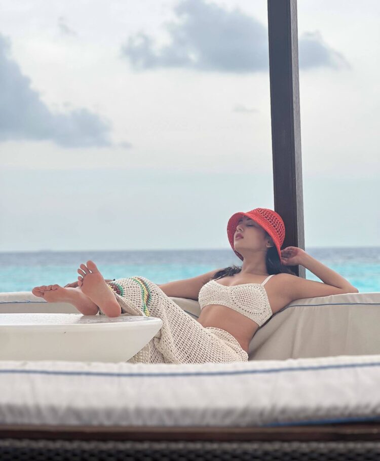 sonal chauhan feet 1