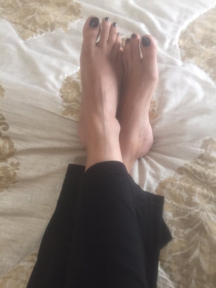 sonali behl feet