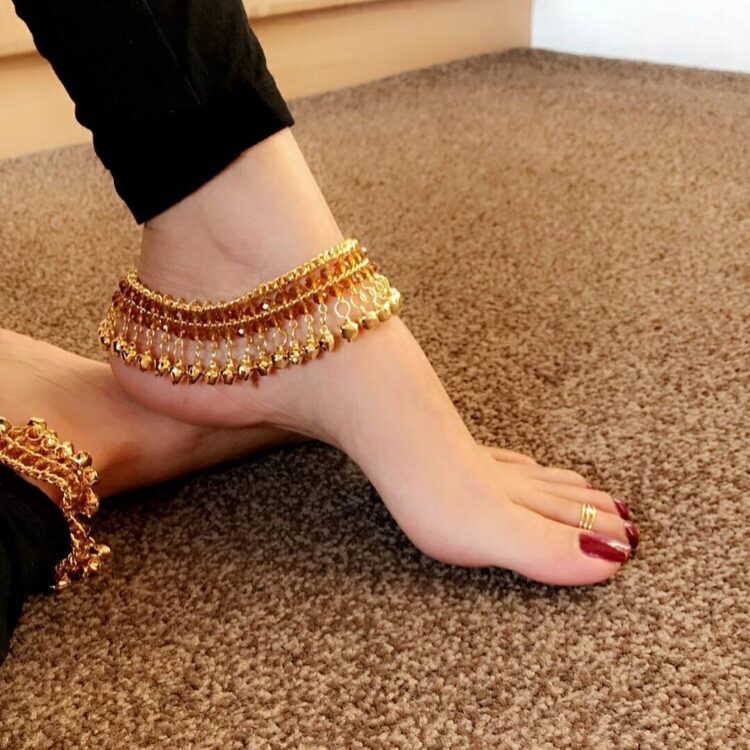 sonali bhadauria feet 2