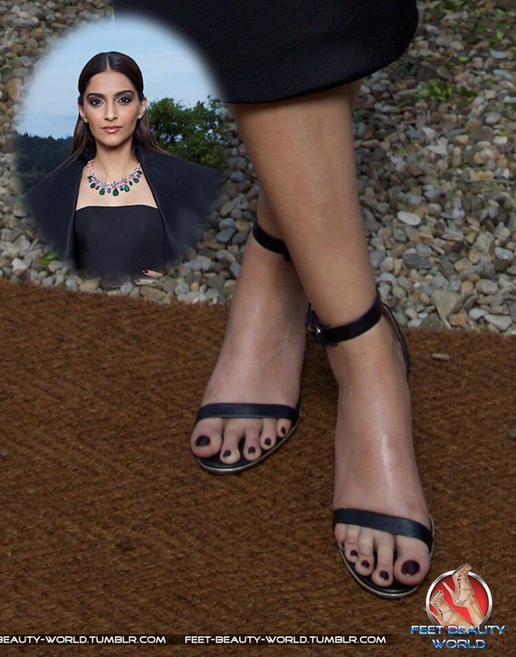 sonam kapoor feet 5