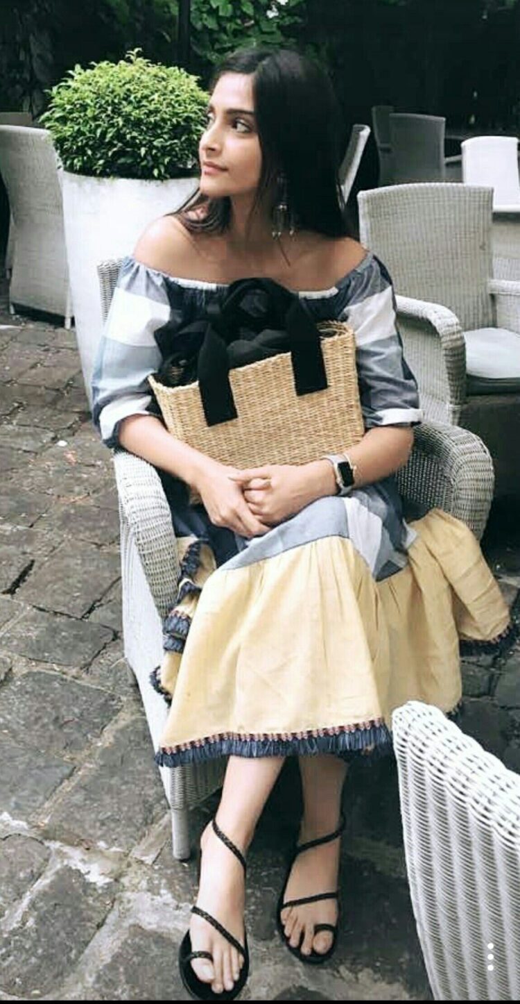 sonam kapoor feet 6