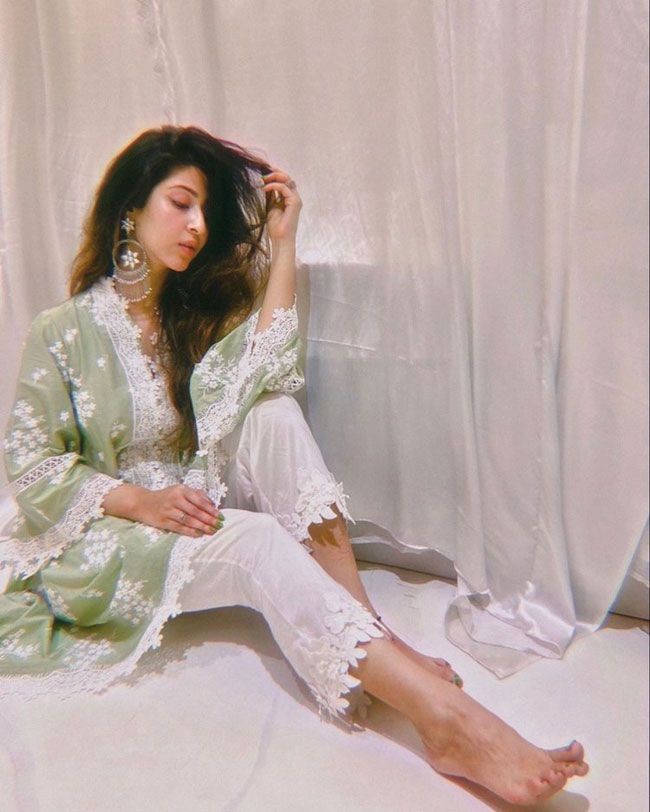 sonarika bhadoria feet 4