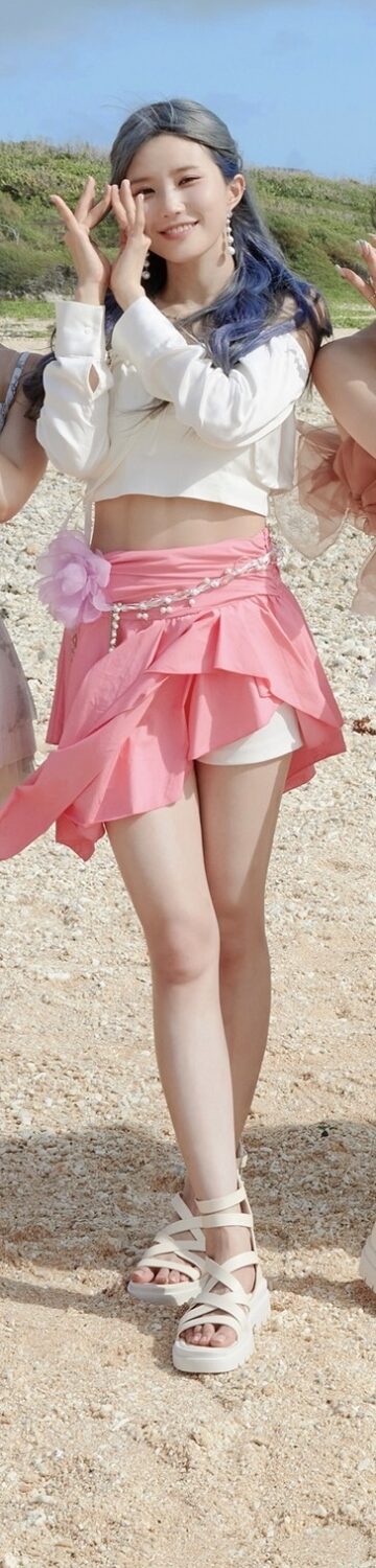 song ha young feet 3