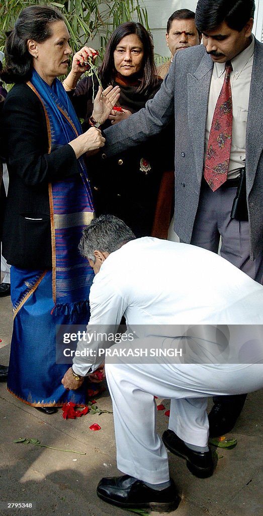 sonia gandhi feet 2