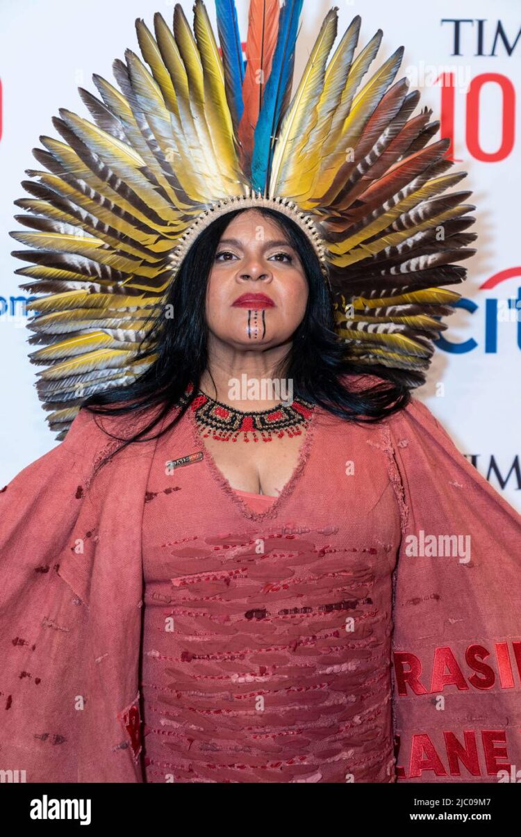 sonia guajajara feet 5