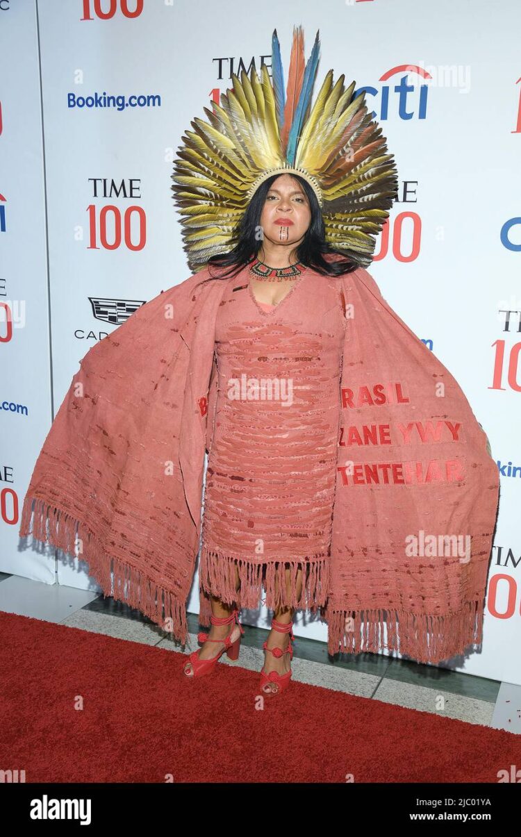 sonia guajajara feet