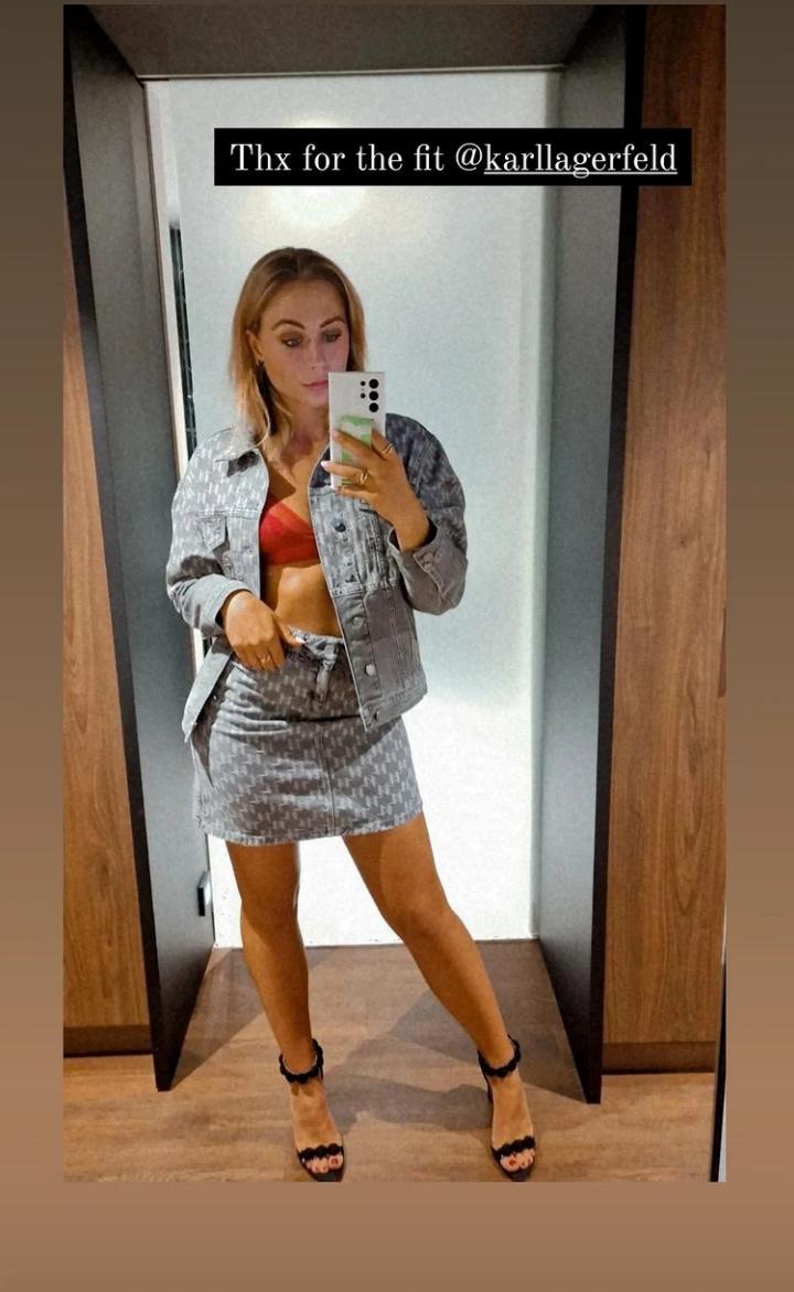 sophia floersch feet 2