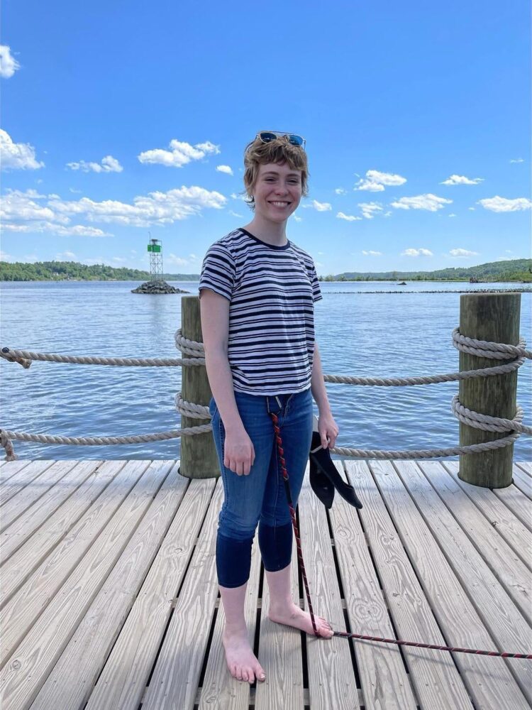 sophia lillis feet