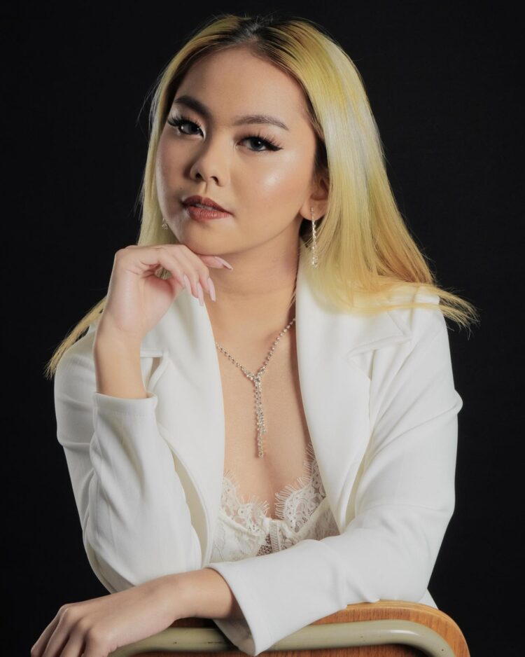 sophia mercado feet 3