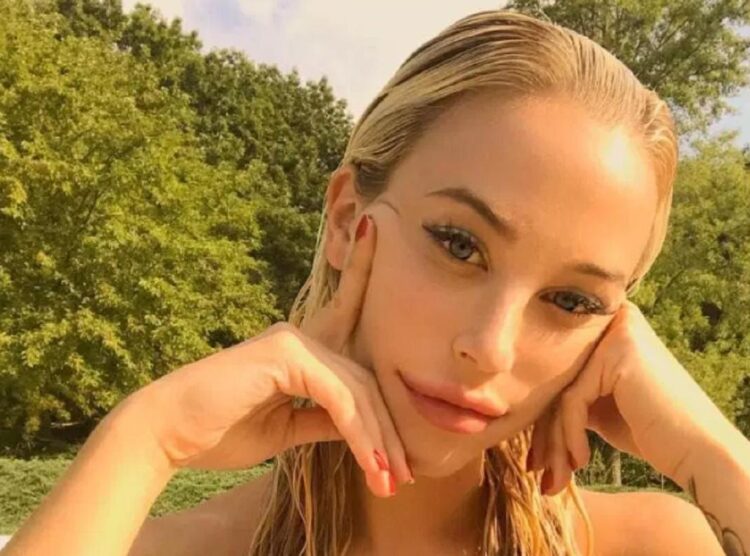 sophia phalen feet 3