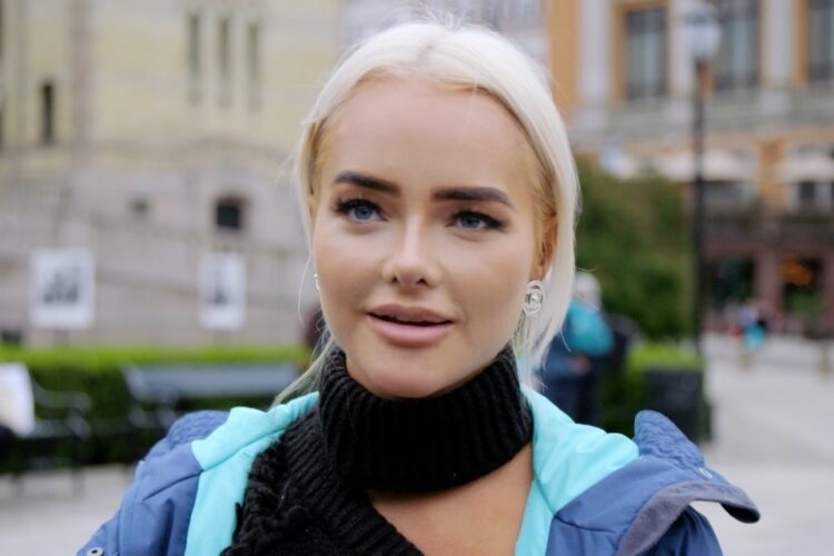 sophie elise isachsen feet 5