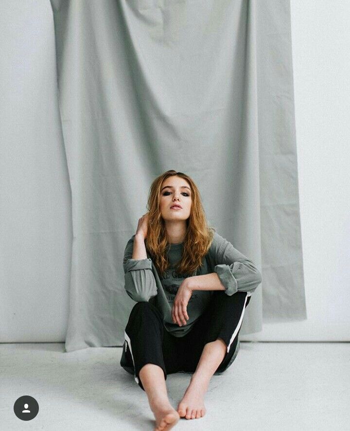 sophie nelisse feet 3