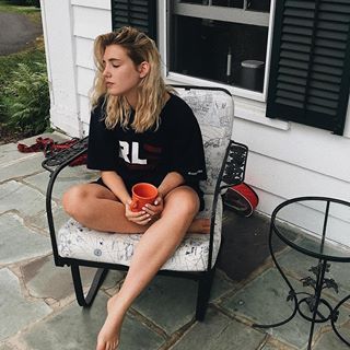 sophie nelisse feet 4