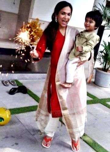 soundarya ashwin feet 1