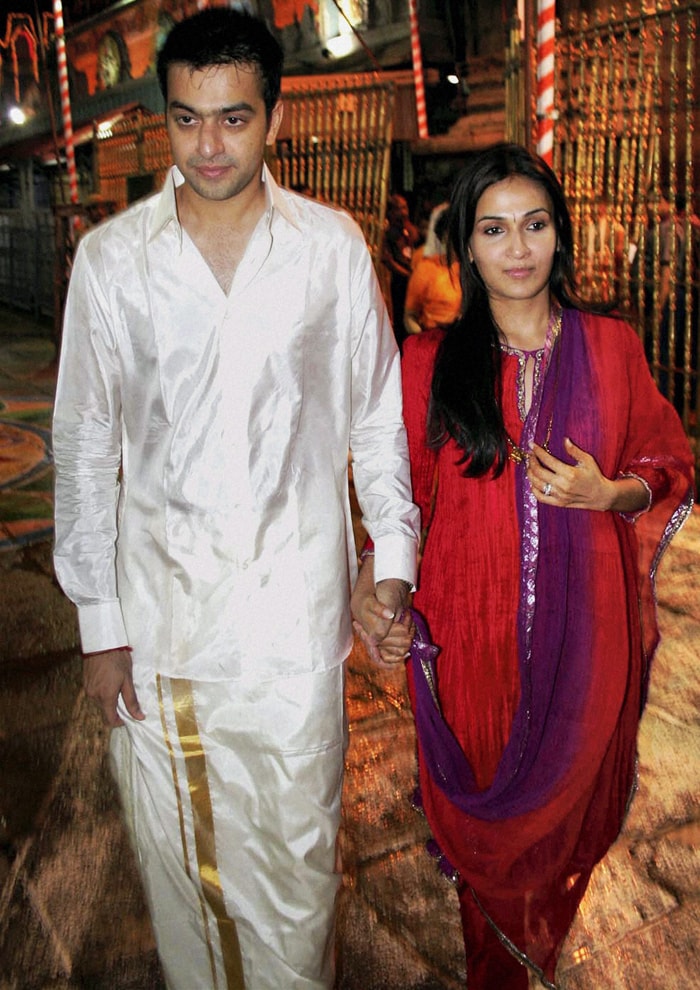 soundarya ashwin feet 4