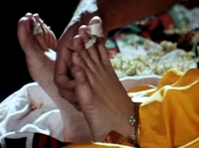 soundarya feet 4