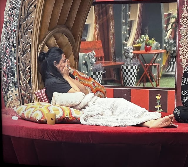 soundarya sharma feet 3