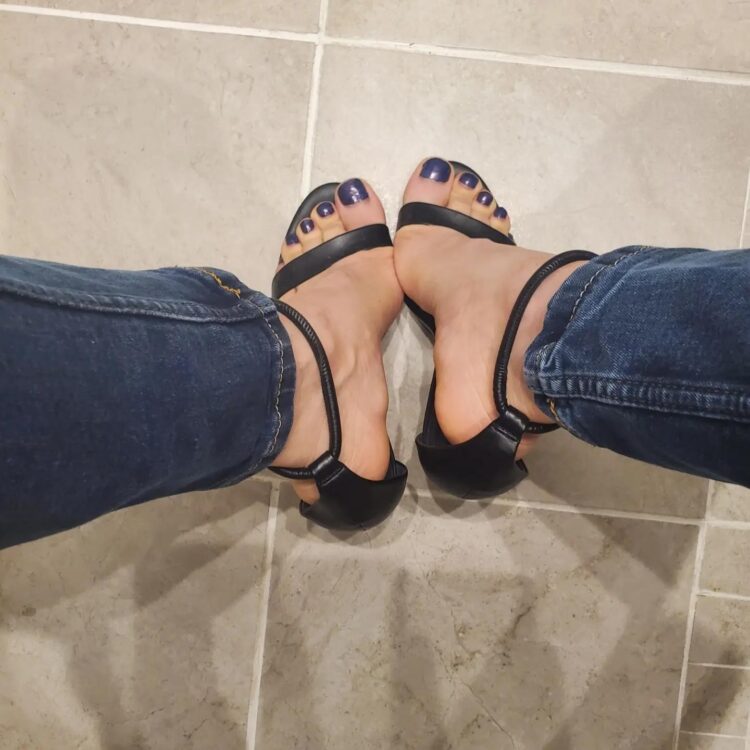 spooder woman feet 6