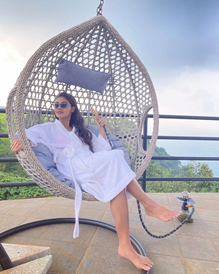 sreejita de feet 3