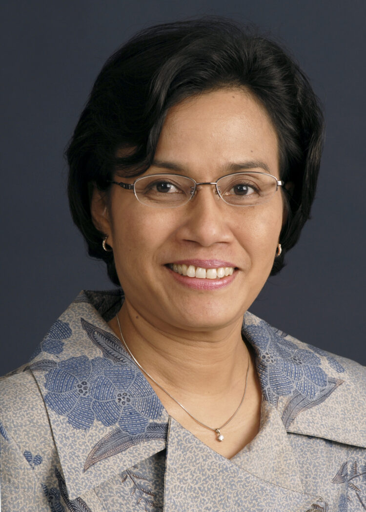 sri mulyani indrawati feet 5